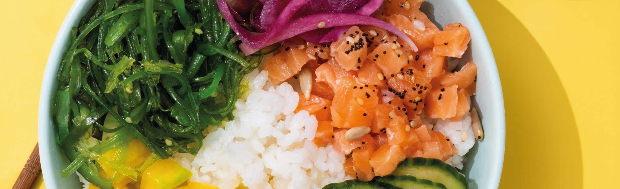 cómo hacer un poke bowl