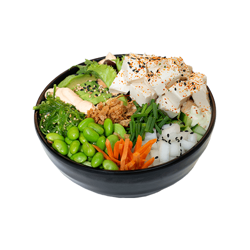 Poké de arroz de sushi, pechuga de pollo, cebolla dulce, cebollino, verde, edamame, pepino, aguacate, cebolla frita, flakes, 7 especias japonesas, semillas de sésamo, jengibre, salsa de soja, wasabimayo o sriracha, salsa shiso.