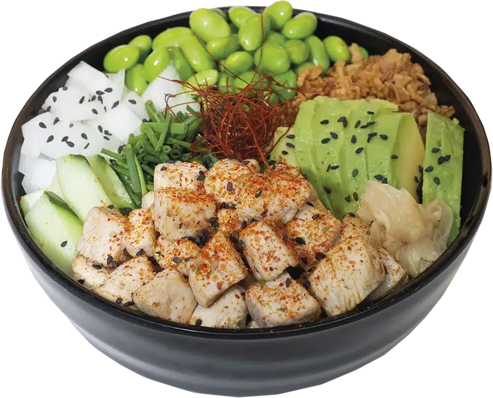 Poke bowl con arroz de sushi y pollo salteado